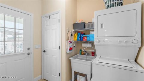 Tiny photo for 612 Stratford Ave, Sweetwater, TN 37874 (MLS # 1330201)