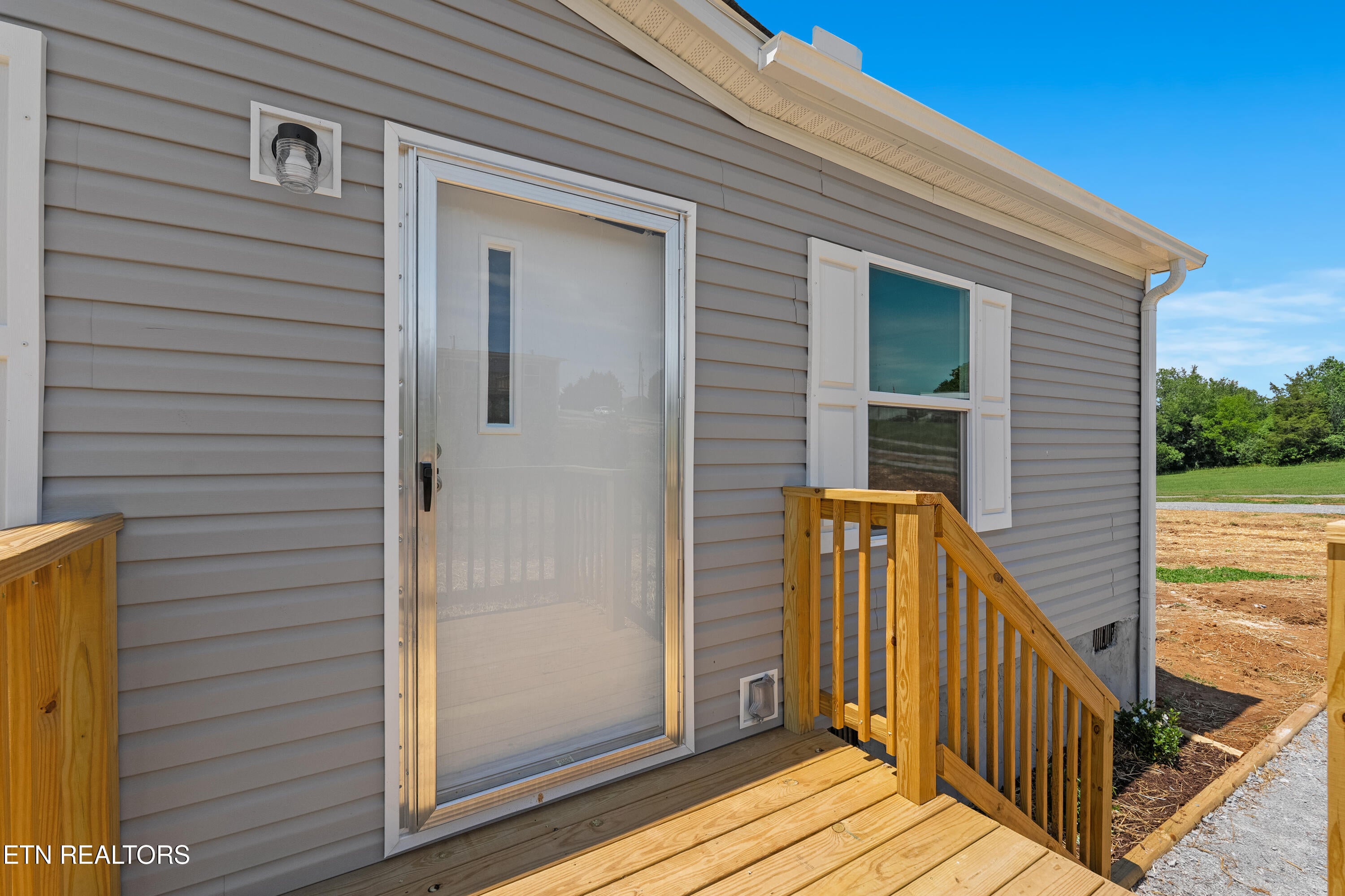 279 Thompson Rd