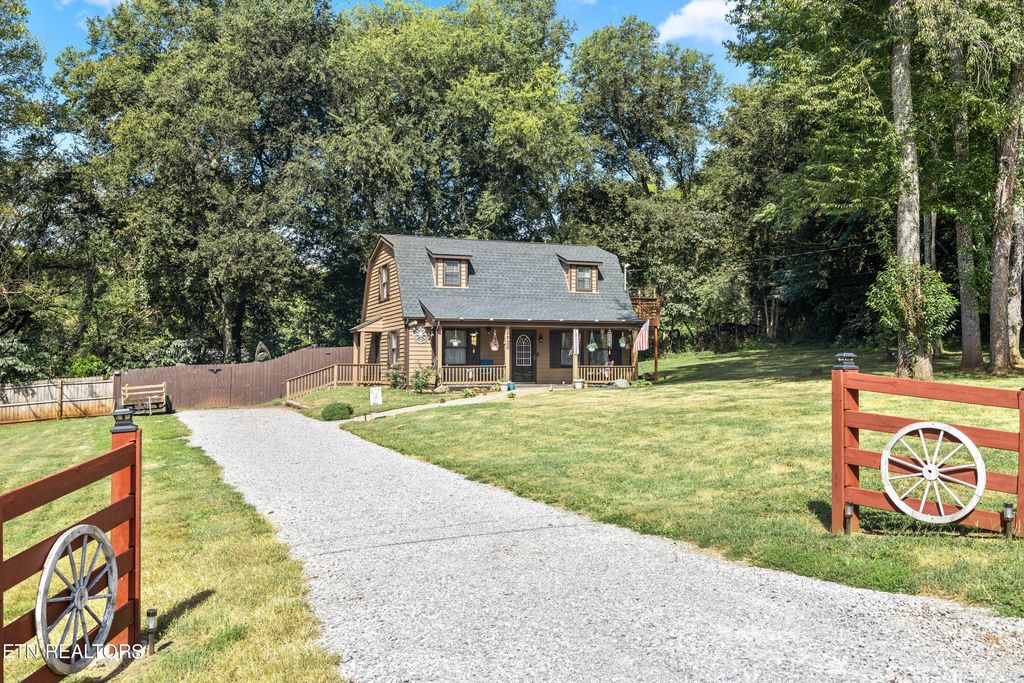 Photo of 2928 Bluegrass Lane, Strawberry Plains, TN 37871 (MLS # 1238031)