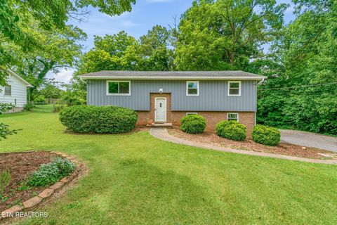 Photo of 8301 Hunterhill Drive, Knoxville, TN 37923 (MLS # 1348238)