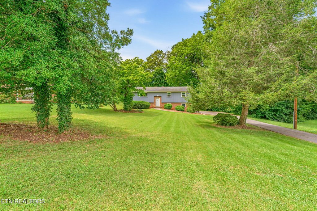 Photo of 8301 Hunterhill Drive, Knoxville, TN 37923 (MLS # 1348238)