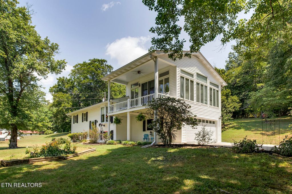 Photo of 1106 Creek Rd, Strawberry Plains, TN 37871 (MLS # 1269627)