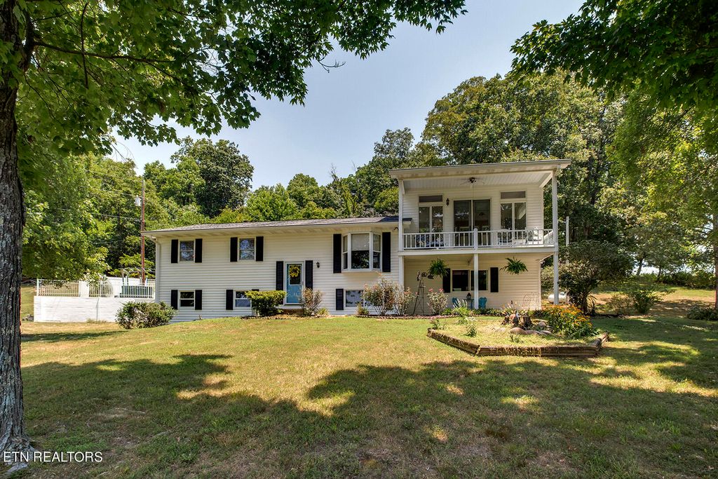 Photo of 1106 Creek Rd, Strawberry Plains, TN 37871 (MLS # 1269627)