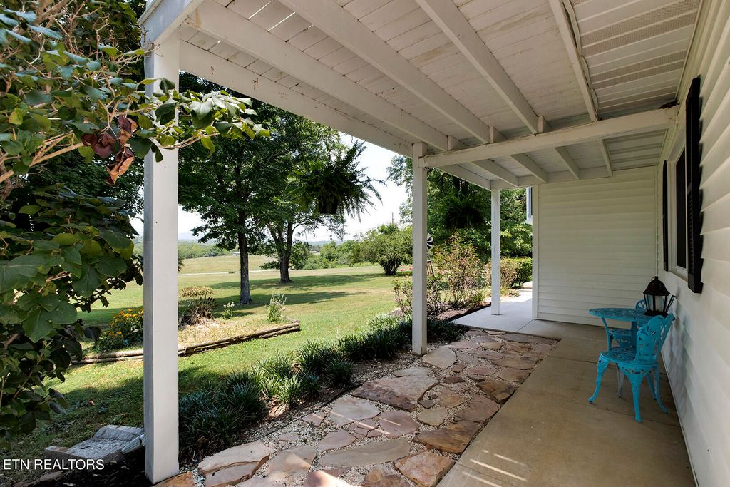 Photo of 1106 Creek Rd, Strawberry Plains, TN 37871 (MLS # 1269627)