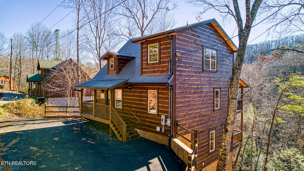 Photo of 1828 Beach Front DR, Sevierville, TN 37876 (MLS # 1342410)