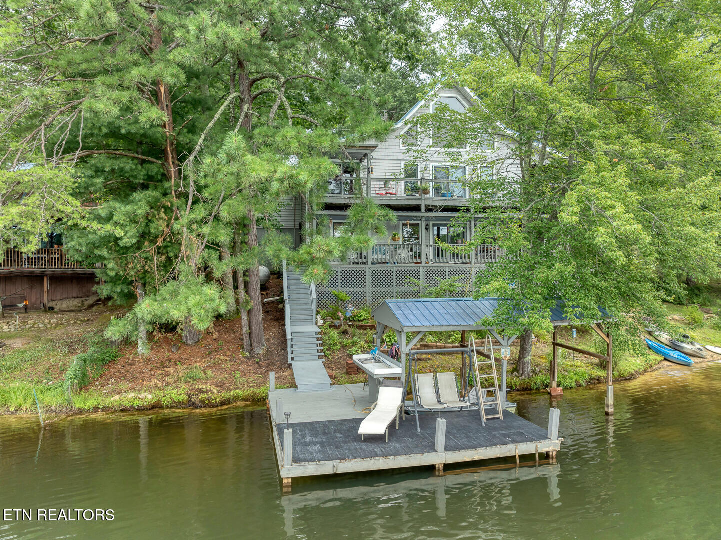5719 Lakeshore Drive
