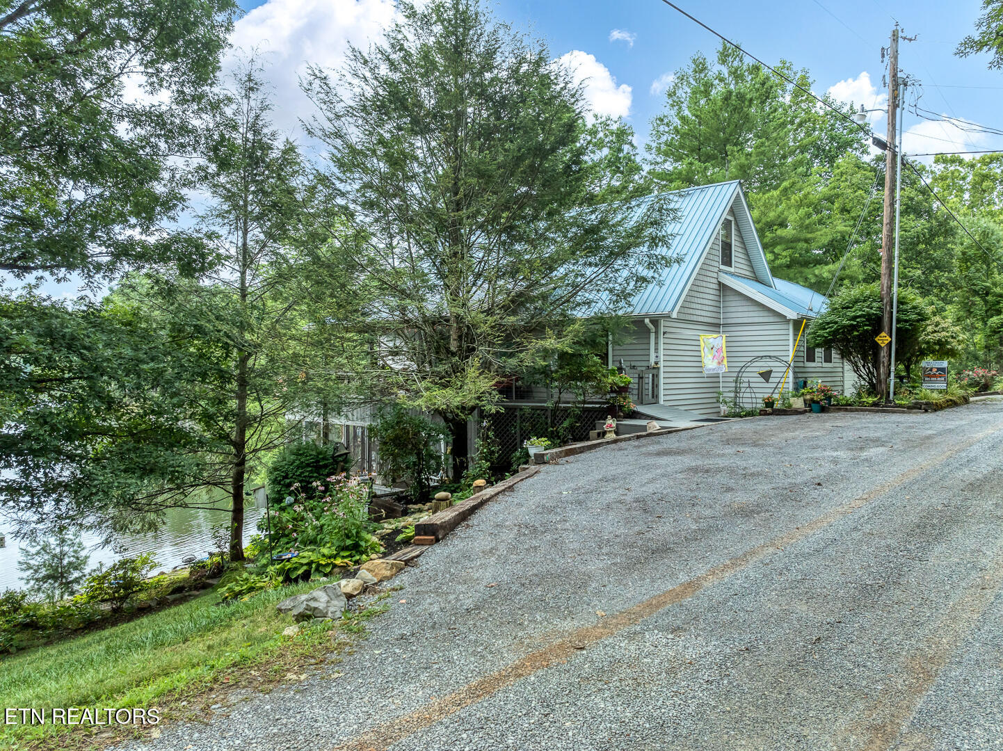 5719 Lakeshore Drive
