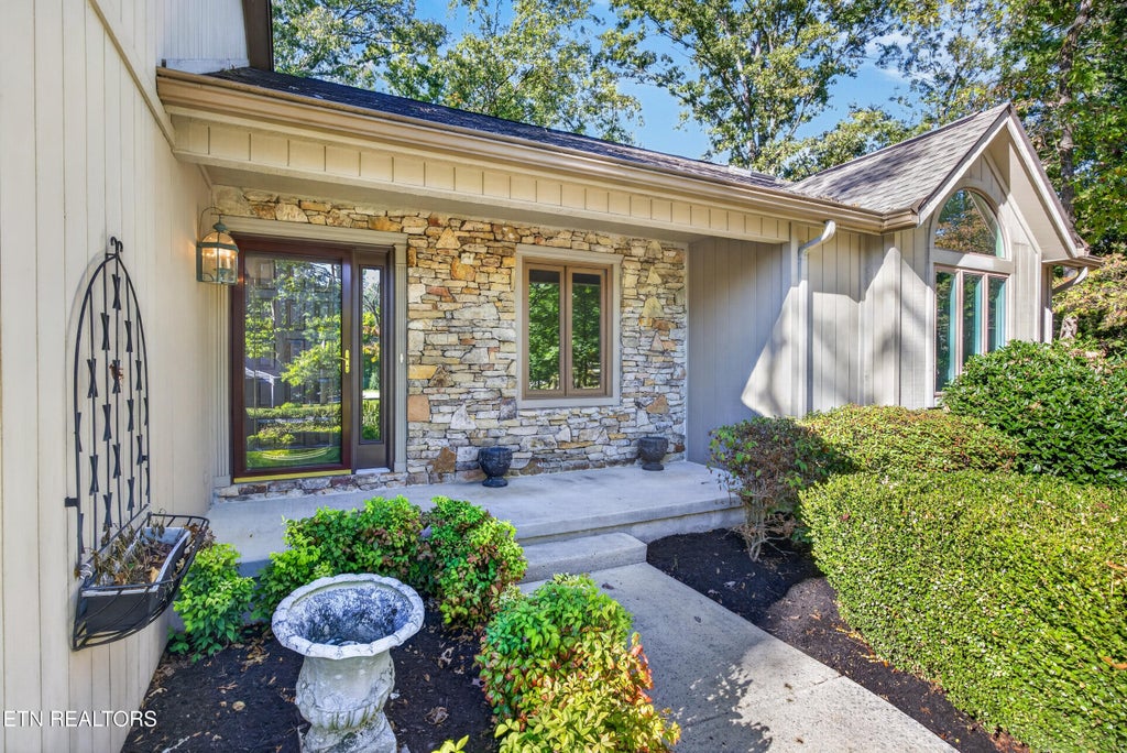 Photo of 40 Kingsboro Lane, Crossville, TN 38558 (MLS # 1358157)