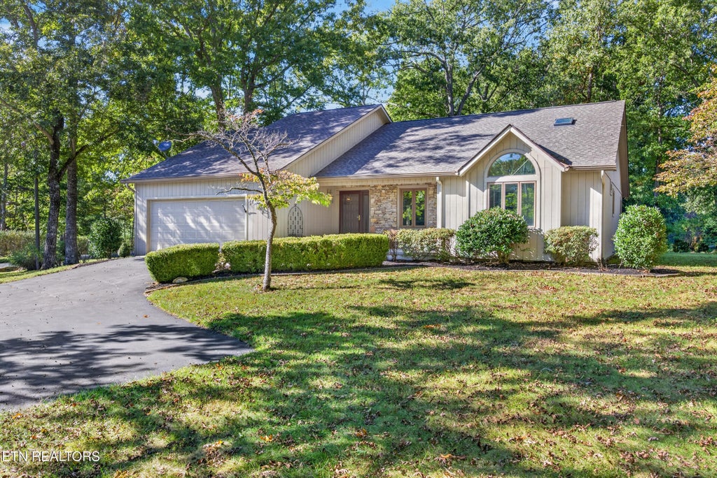 Photo of 40 Kingsboro Lane, Crossville, TN 38558 (MLS # 1358157)
