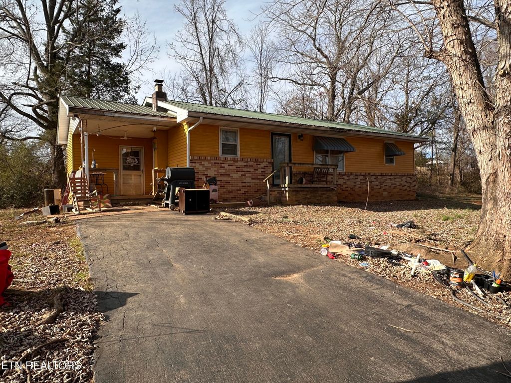 Photo of 1028 Olympus Drive, Byrdstown, TN 38549 (MLS # 1324720)