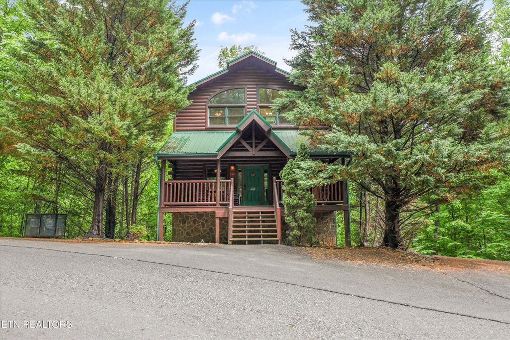 Photo of 1915 Elk Springs Way, Gatlinburg, TN 37738 (MLS # 1342106)