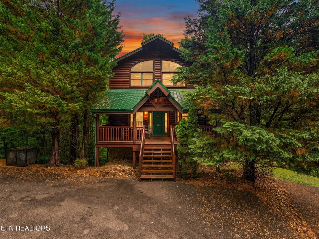 Photo of 1915 Elk Springs Way, Gatlinburg, TN 37738 (MLS # 1342106)