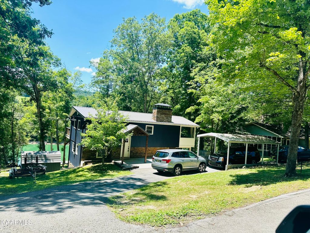 Photo of 450 CAPE NORRIS Rd, New Tazewell, TN 37825 (MLS # 1232993)