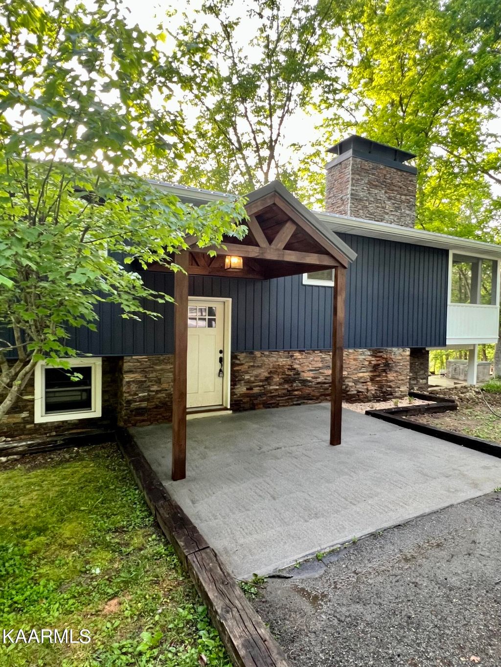 Photo of 450 CAPE NORRIS Rd, New Tazewell, TN 37825 (MLS # 1232993)