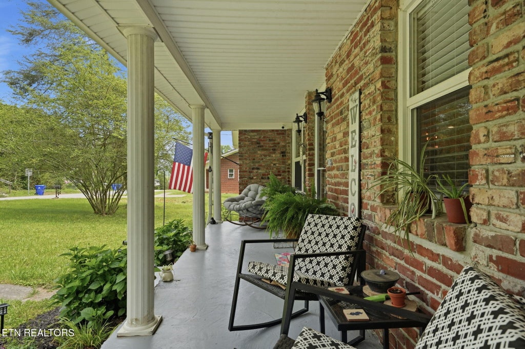 Photo of 510 W Broad St, Clinton, TN 37716 (MLS # 1342623)
