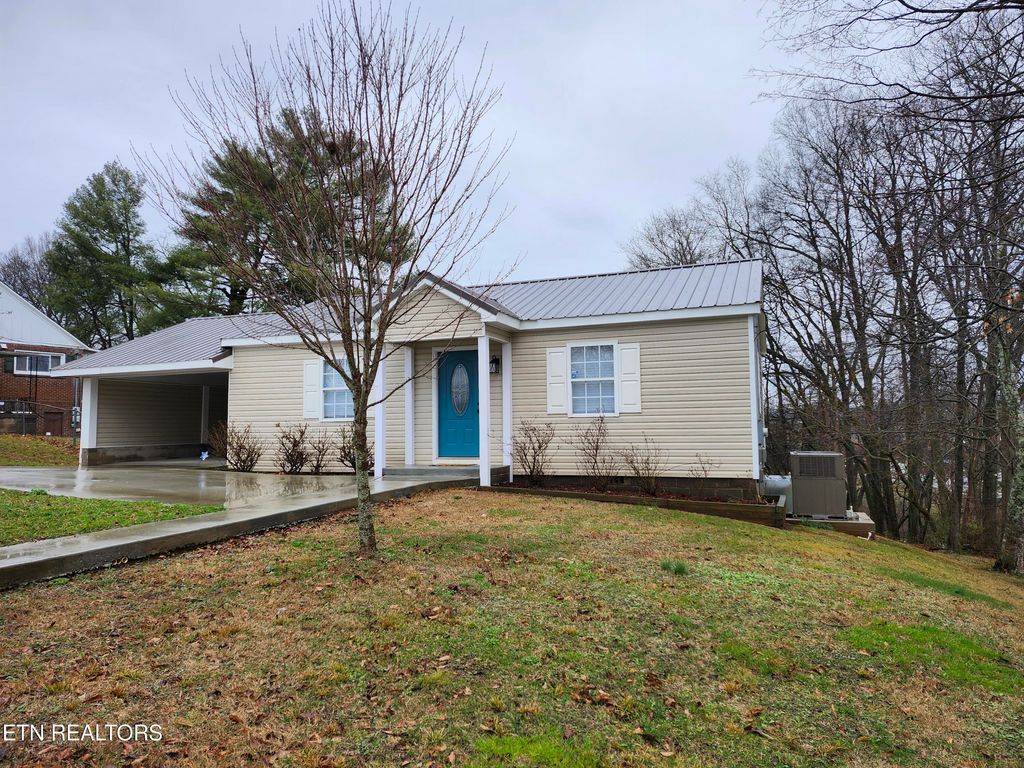 Photo of 203 S Price St, Sweetwater, TN 37874 (MLS # 1341316)
