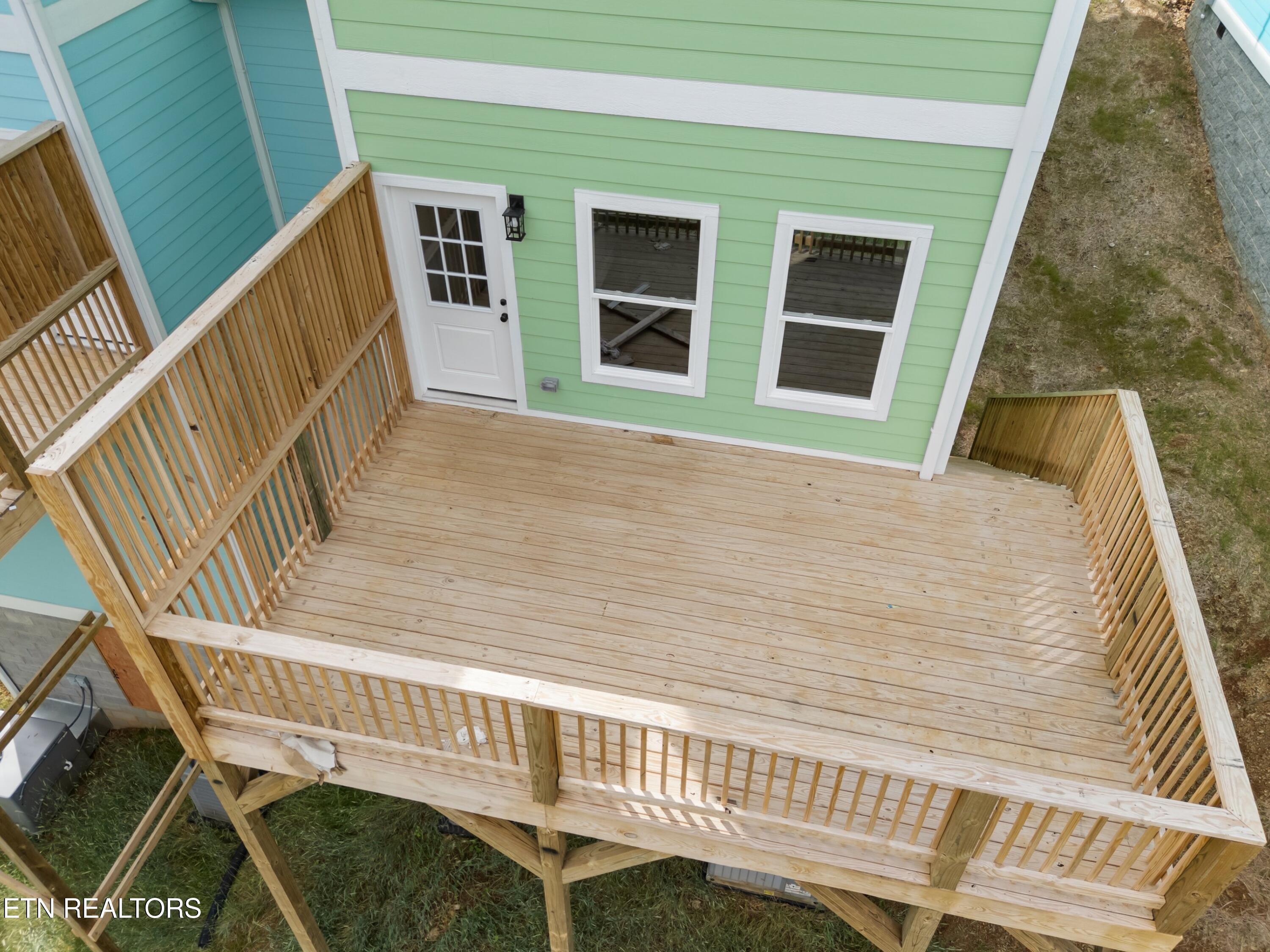 274A W Main St