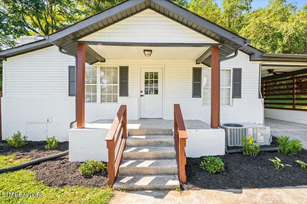 Photo of 307 N 21st St, LaFollette, TN 37766 (MLS # 1318112)