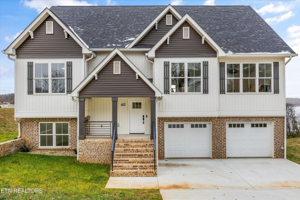 Photo of 407 Hampton Way, Dandridge, TN 37725 (MLS # 1328388)