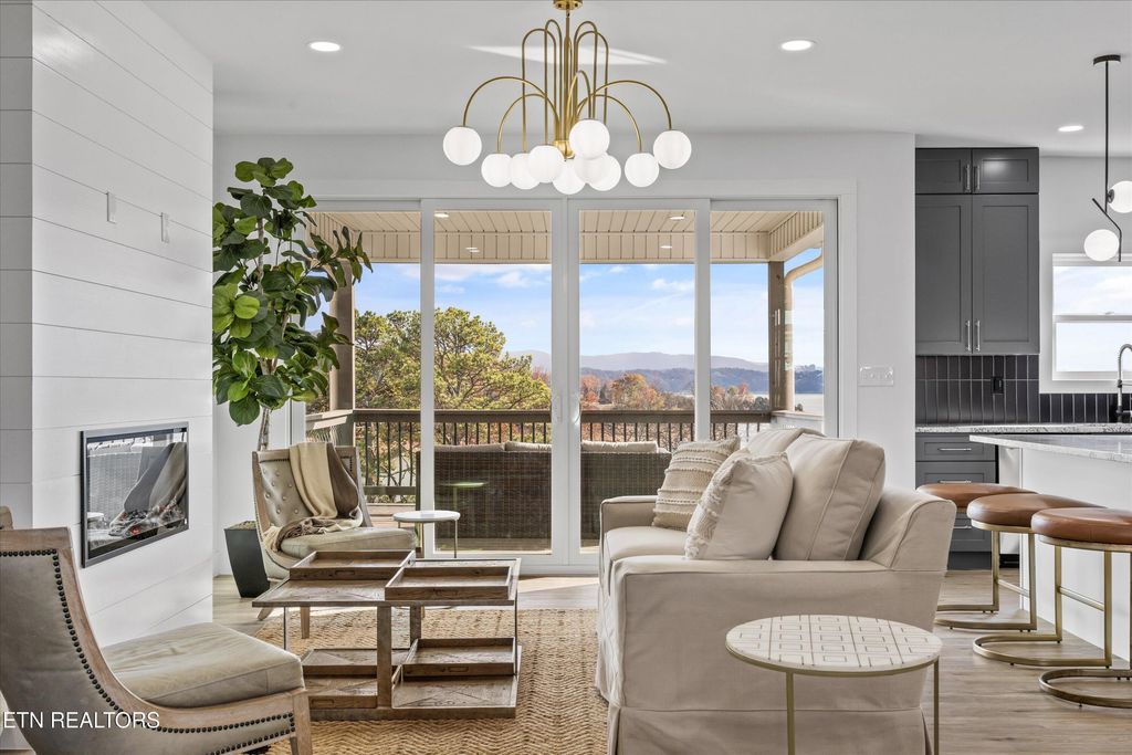 Photo of 407 Hampton Way, Dandridge, TN 37725 (MLS # 1328388)