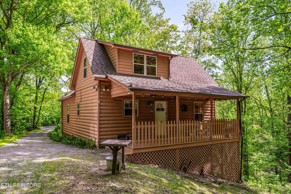 Photo of 3163 Sourwood Way, Sevierville, TN 37862 (MLS # 1322740)