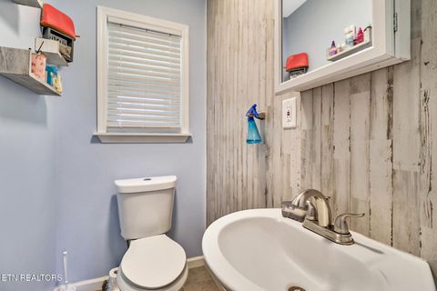 Tiny photo for 914 Renfro Rd, Harriman, TN 37748 (MLS # 1318833)
