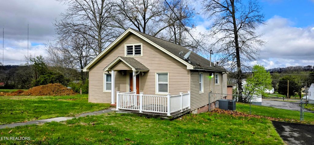Photo of 2525 Edgewood Ave, Knoxville, TN 37917 (MLS # 1332456)