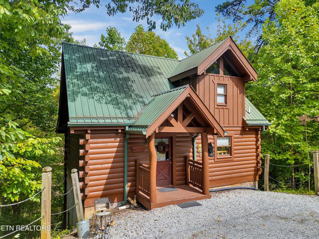 Photo of 1906 Buckeye View Way, Sevierville, TN 37876 (MLS # 1316943)