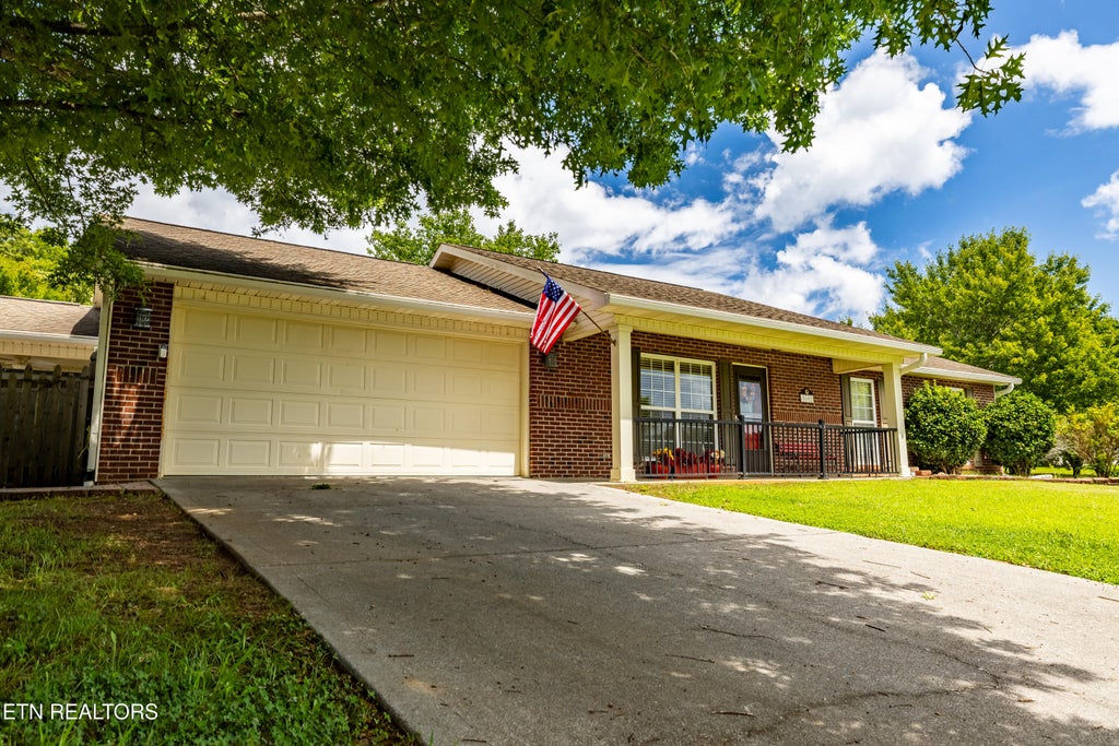 Photo of 3002 Country Meadows Lane, Maryville, TN 37803 (MLS # 1350331)