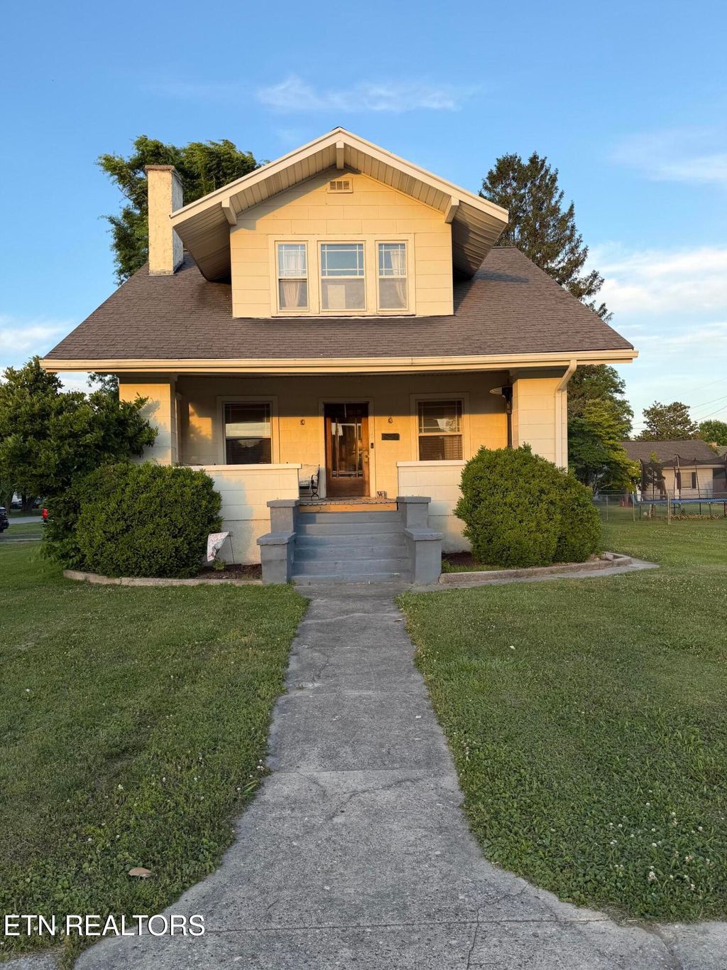 Photo of 116 N Petersborough Ave, Middlesboro, KY 40965 (MLS # 1341032)