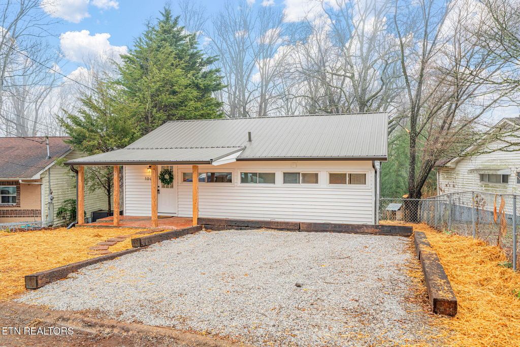 Photo of 100 Wellington Circle, Oak Ridge, TN 37830 (MLS # 1328621)