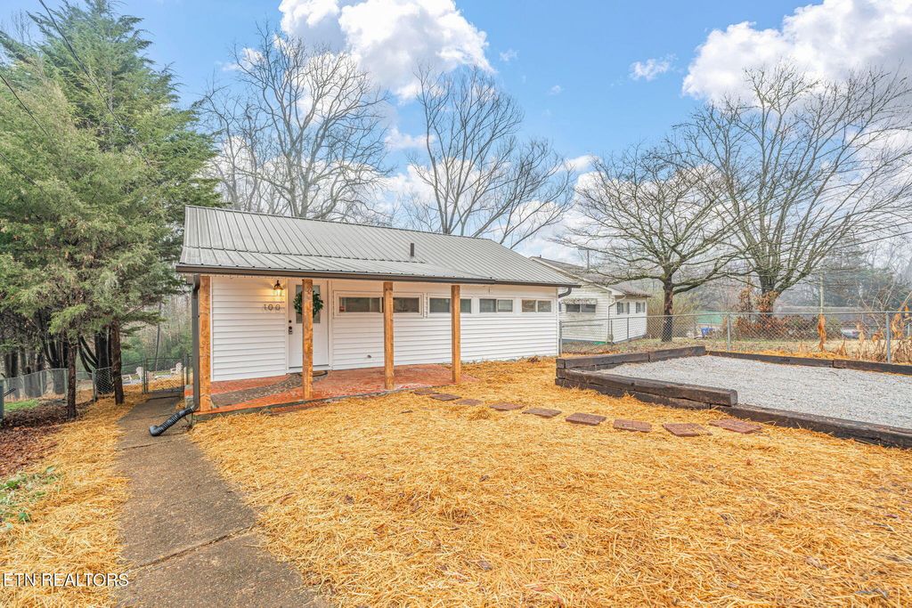 Photo of 100 Wellington Circle, Oak Ridge, TN 37830 (MLS # 1328621)