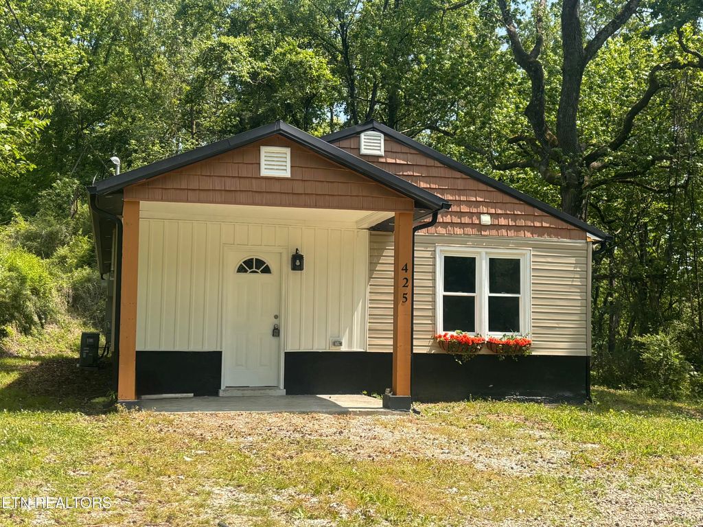 Photo of 425 Childs Rd, Harriman, TN 37748 (MLS # 1338258)