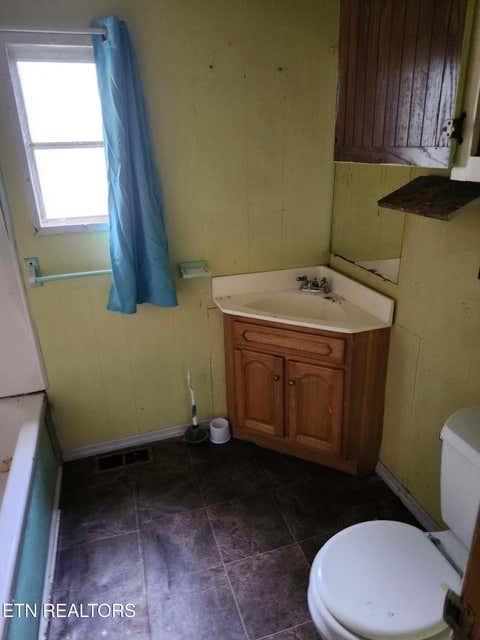 Tiny photo for 112 Queen St, Clinton, TN 37716 (MLS # 1348502)