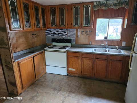 Tiny photo for 112 Queen St, Clinton, TN 37716 (MLS # 1348502)