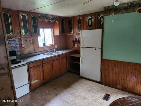 Tiny photo for 112 Queen St, Clinton, TN 37716 (MLS # 1348502)