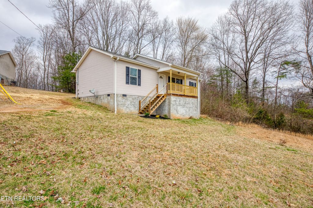 Photo of 162 Volunteer Lane, Clinton, TN 37716 (MLS # 1331420)