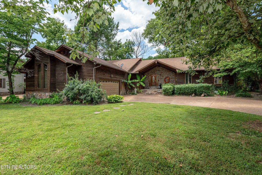 Photo of 229 Riverview Rd, Townsend, TN 37882 (MLS # 1266710)