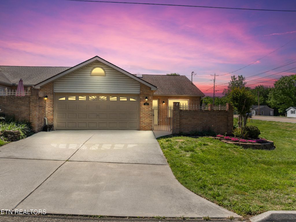 Photo of 513 Floriade Way, Knoxville, TN 37923 (MLS # 1337447)