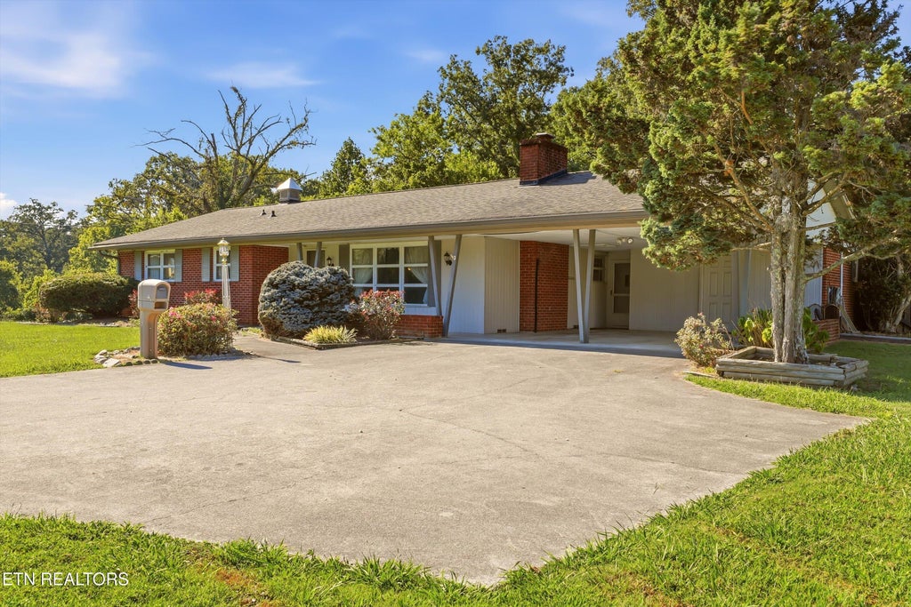 Photo of 717 Kimberlin Heights Rd, Knoxville, TN 37920 (MLS # 1354732)
