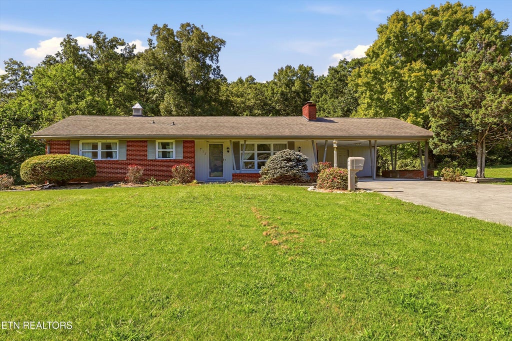 Photo of 717 Kimberlin Heights Rd, Knoxville, TN 37920 (MLS # 1354732)