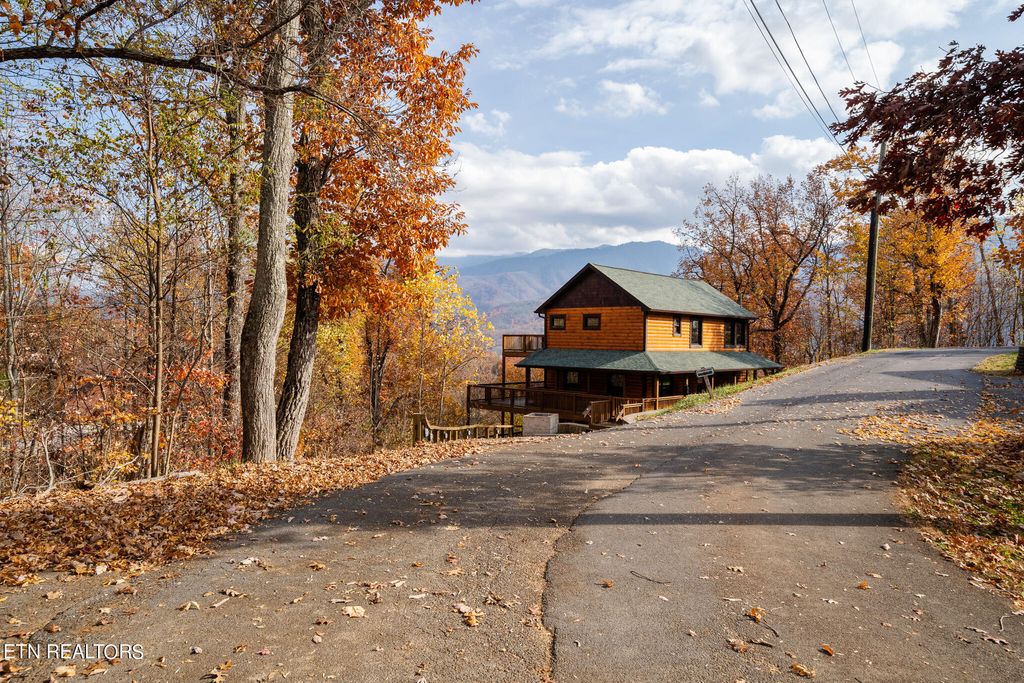 Photo of 815 Red Fox Tr, Gatlinburg, TN 37738 (MLS # 1245830)