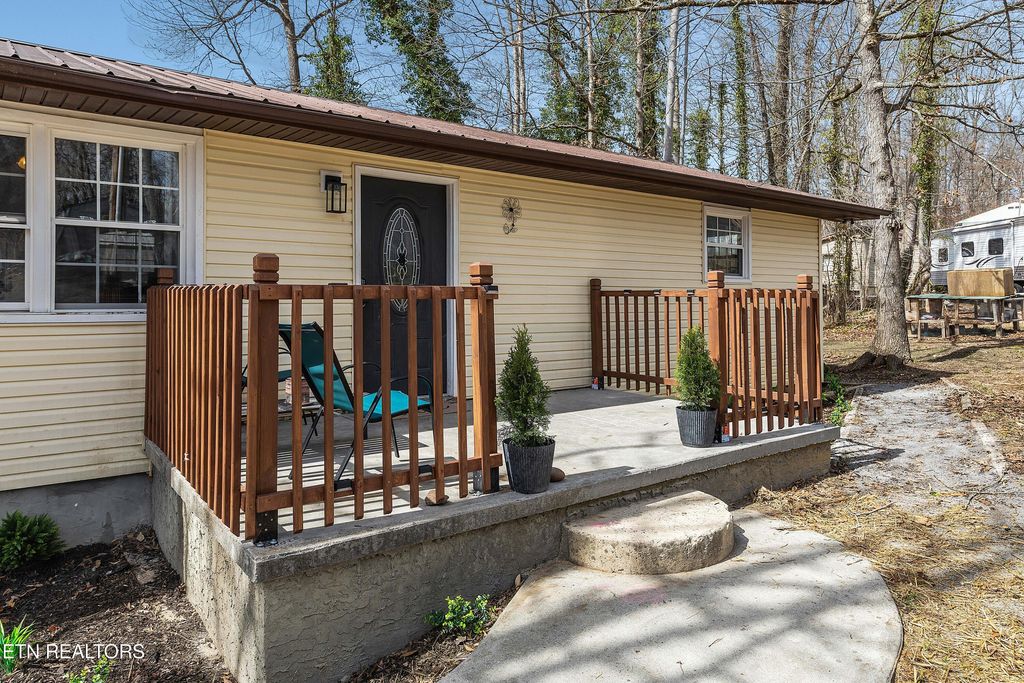 Photo of 2105 Cox Rd, Dandridge, TN 37725 (MLS # 1294224)