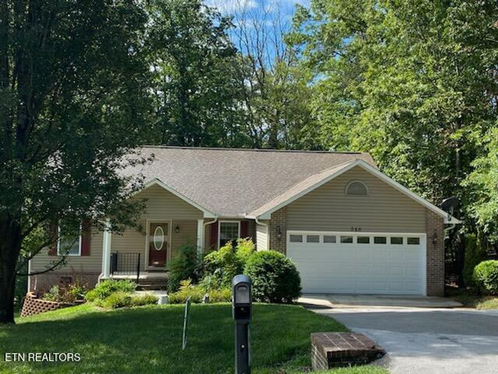 Photo of 348 Lakeview Drive, Fairfield Glade, TN 38558 (MLS # 1303013)