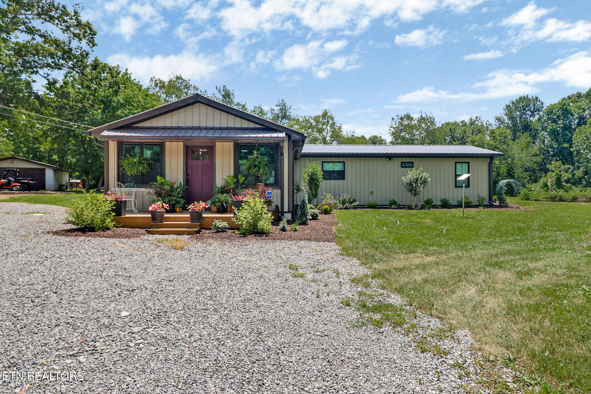 2496 Chestnut Hill Rd