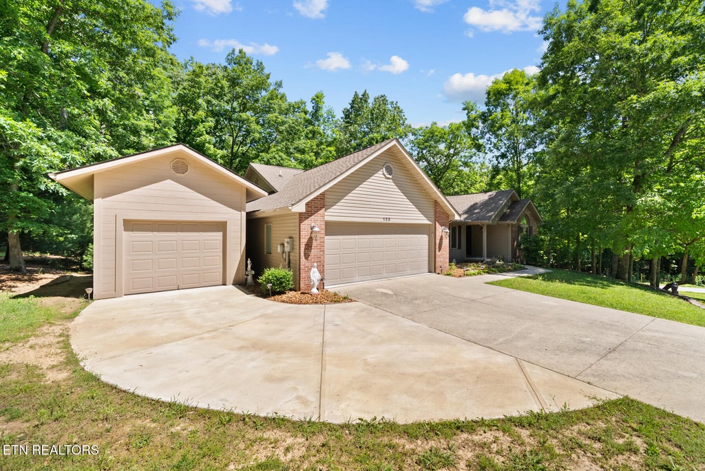 Photo of 123 Camelot Lane, Crossville, TN 38558 (MLS # 1343600)