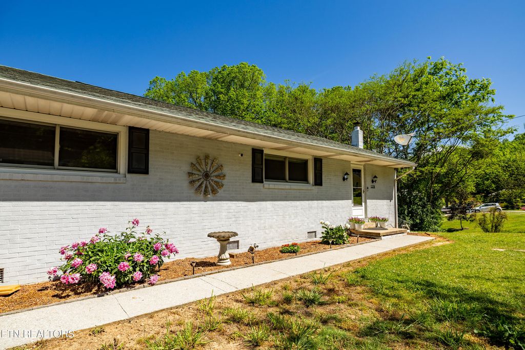 Photo of 1378 Byrd Circle, Kingston, TN 37763 (MLS # 1337494)