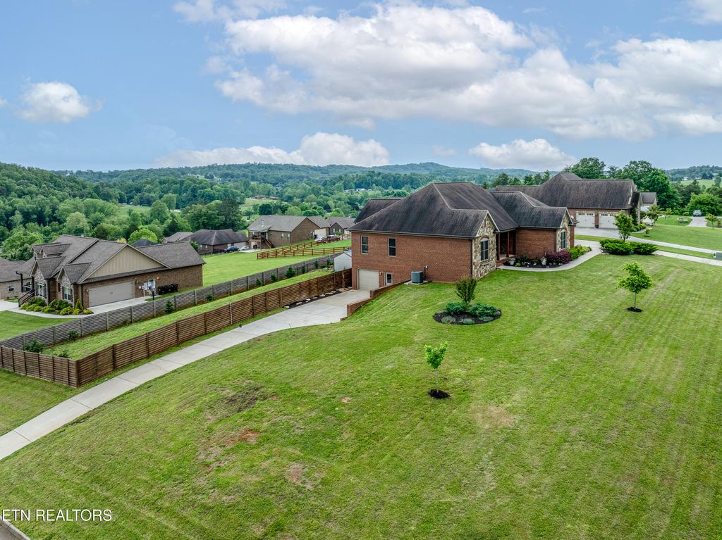 Photo of 103 Wheatfield Drive, Louisville, TN 37777 (MLS # 1262251)