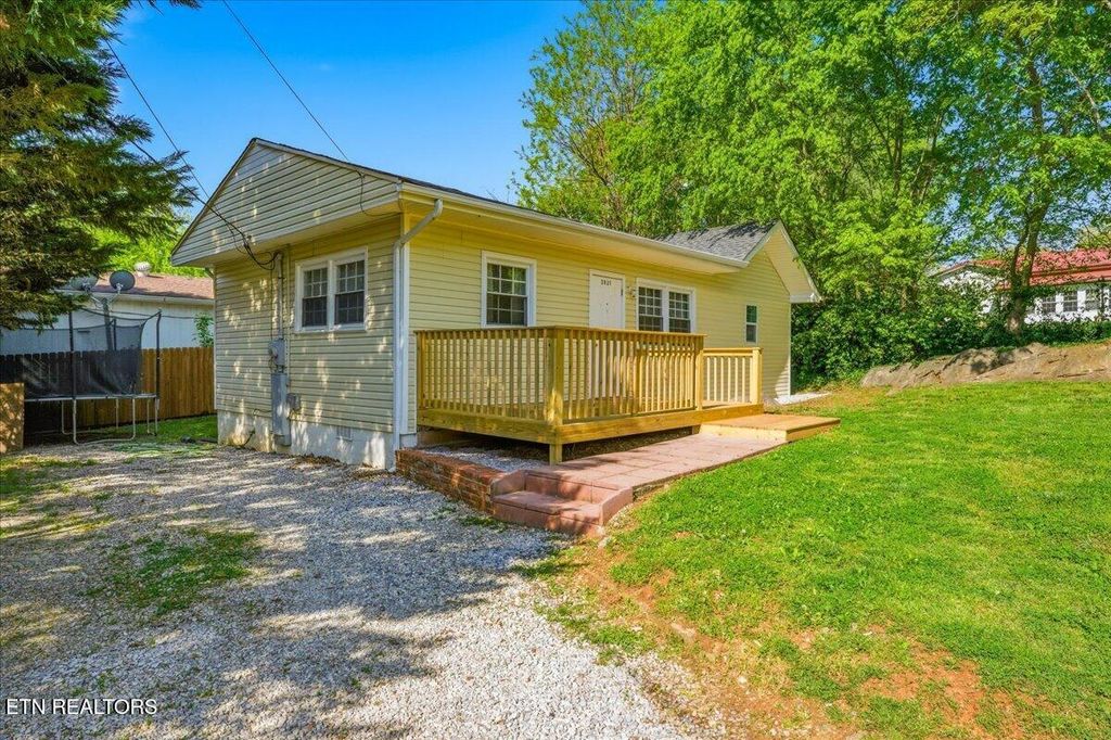 Photo of 2531 Cecelia Ave, Maryville, TN 37804 (MLS # 1336522)