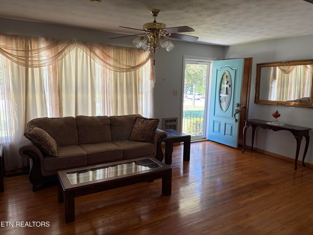 Photo of 4422 Doris Circle, Knoxville, TN 37918 (MLS # 1343186)